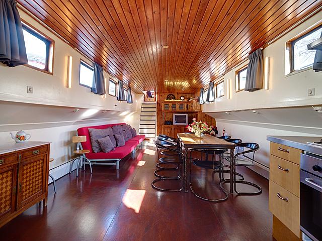 Central Houseboat.
