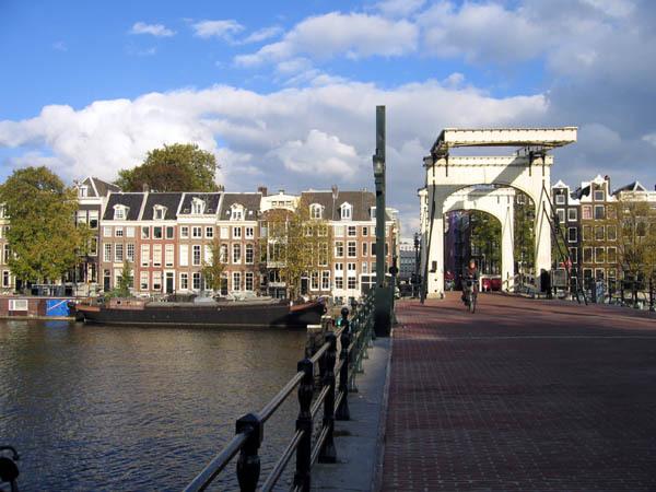 A Picturesque and Affluent Area along the River Amstel