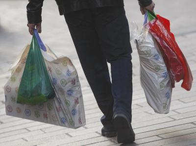 Madrid Retailers Divided On Shopping Hours - Plans to allow Madrid shops to open 24 hours a day have brought mixed results from retailers. Madrid Retailers Divided On Shopping Hours - Plans to allow Madrid shops to open 24 hours a day have brought mixed results from retailers.