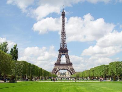 Romantics Can't Get Enough Of Paris - Romantics are still flocking to Paris long after Valentine's Day has passed. Romantics Can't Get Enough Of Paris - Romantics are still flocking to Paris long after Valentine's Day has passed.