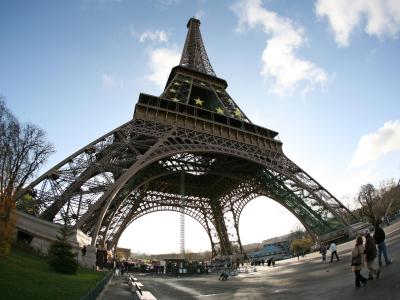 Paris Voted Most Romantic City To Propose - Britons planning to propose abroad think Paris is the most romantic destination to pop the question. Paris Voted Most Romantic City To Propose - Britons planning to propose abroad think Paris is the most romantic destination to pop the question.