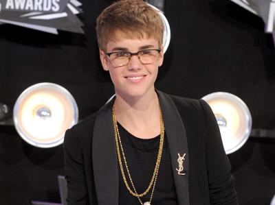 Bieber To Turn On Christmas Lights In London - Justin Bieber will turn on the Christmas lights at two Westfield shopping centres in London. Bieber To Turn On Christmas Lights In London - Justin Bieber will turn on the Christmas lights at two Westfield shopping centres in London.