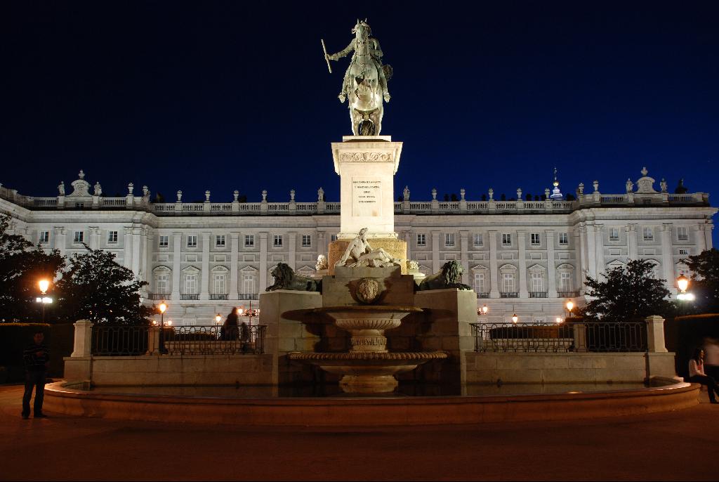 The Royal Palace - The Largest Palace of It's Kind in Europe The Royal Palace